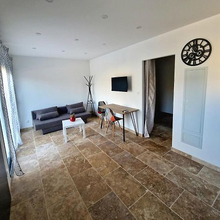 Plages Et Terres Apartment Bessan Bagian luar foto