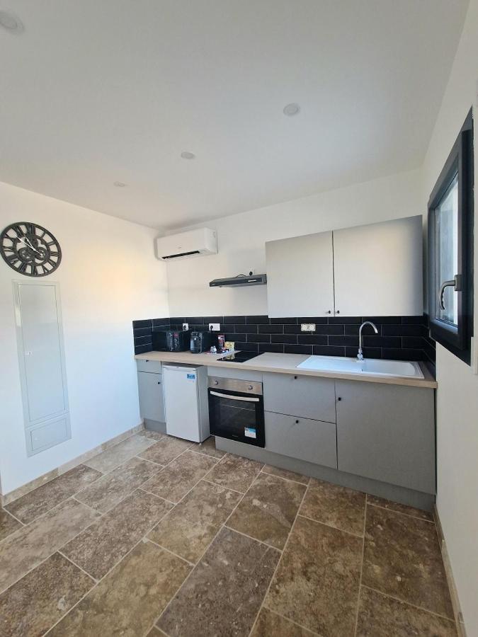 Plages Et Terres Apartment Bessan Bagian luar foto