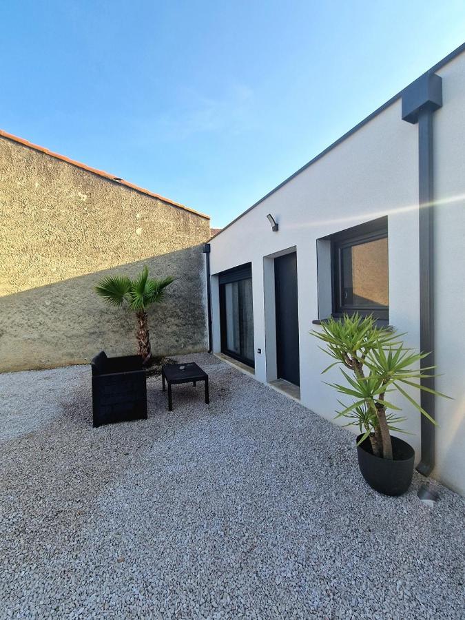 Plages Et Terres Apartment Bessan Bagian luar foto